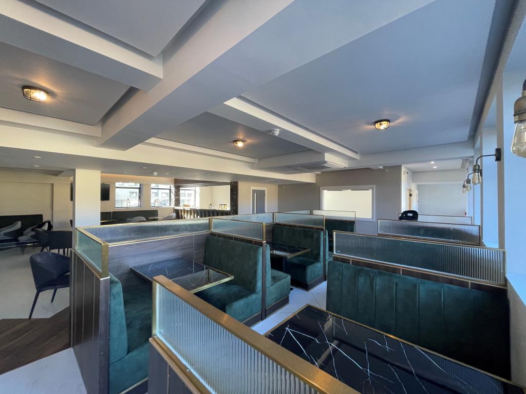 Lot: 22 - VACANT BAR AND FUNCTION SPACE - Seating area
